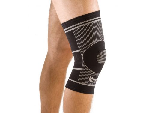 MUELLER 4 WAY STRETCH KNEE SUPPORT