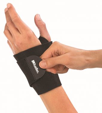 MUELLER WRAP AROUND WRIST SUPPORT / UNIVERSAL